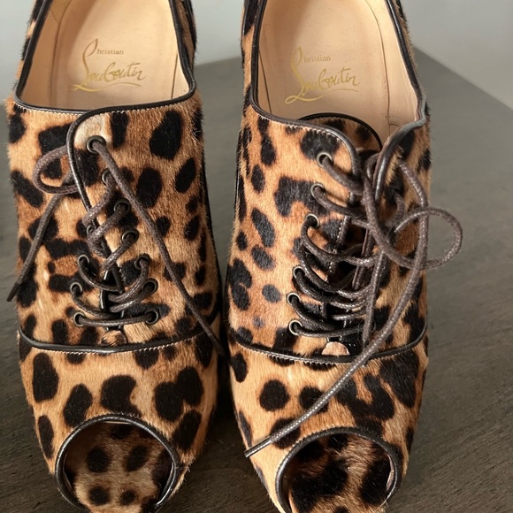 Christian Louboutin Leopard Print Laced pump - Picture 7 of 7